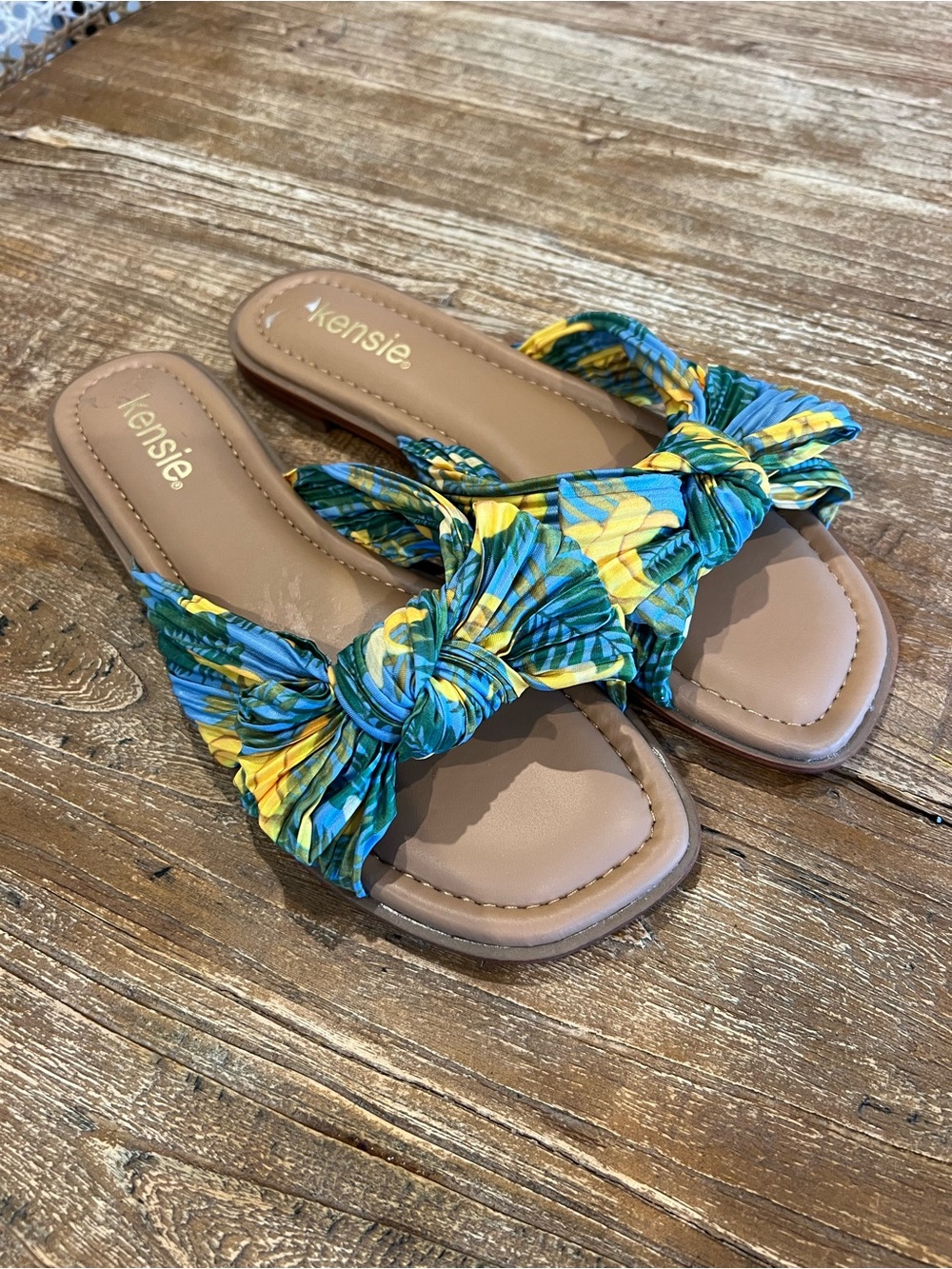 Women’s Kensie Blue & Yellow Knot Slide Sandals size 8